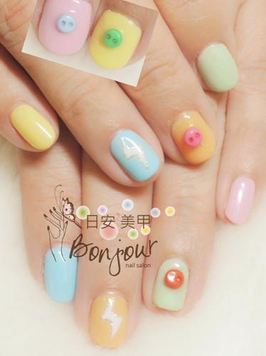 多彩鈕釦風格光療指甲 - 台北東區美甲:日安美甲 Bonjour Nail Salon