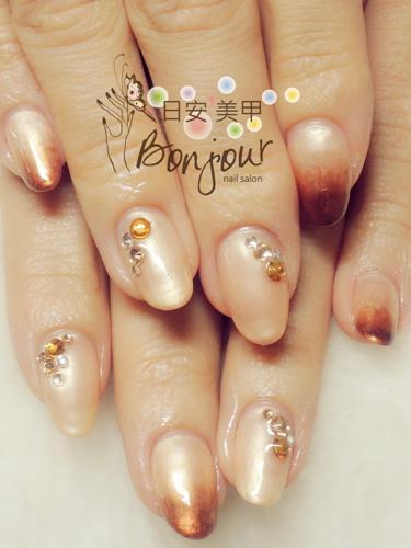 金色系漸層光療指甲 - 台北東區美甲:日安美甲 Bonjour Nail Salon