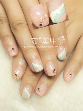 台北東區美甲 日安美甲:多色斜紋法式光療指甲 Bonjour Nail Salon