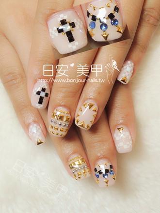 台北東區美甲 日安美甲:幾何造型鉚釘風光療指甲 Bonjour Nail Salon