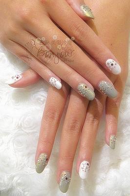 簡約鉚釘風光療指甲 - 台北東區美甲指甲彩繪:日安美甲 Bonjour Nail Salon