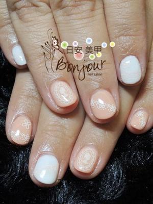 可愛系蕾絲紋光療指甲 - 台北東區美甲指甲彩繪:日安美甲 Bonjour Nail Salon