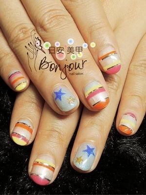 夏日線線星星風格光療指甲 - 台北東區美甲指甲彩繪:日安美甲 Bonjour Nail Salon