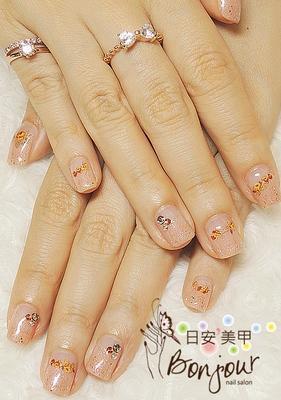 裸色系法式小花光療指甲 - 台北東區美甲:日安美甲 Bonjour Nail Salon