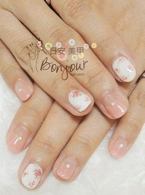 鄉村小花卉光療指甲 - 台北東區美甲指甲彩繪:日安美甲 Bonjour Nail Salon