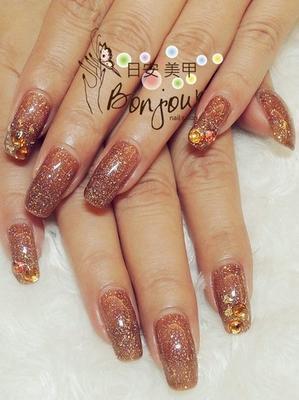 深色系璀璨亮粉光療指甲 - 台北東區美甲指甲彩繪:日安美甲 Bonjour Nail Salon