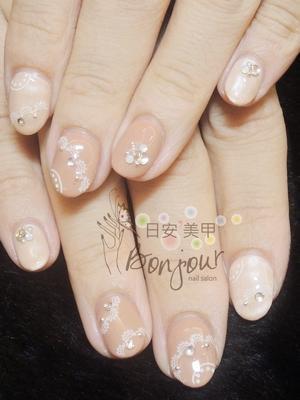 裸色系蕾絲款光療指甲 - 台北東區美甲:日安美甲 Bonjour Nail Salon